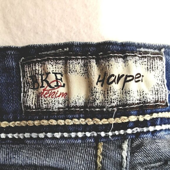 BKE Harper EUC Women's 6 Curvy Embroidered Hand Sanded and  BPL1107 Crop Jeans - Picture 6 of 15